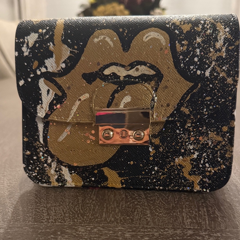 Stylish Black and Gold Women's Bag